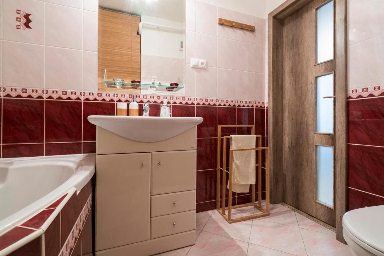Stylish Centrally Located 1Br Apartment With Parking Bratislava Ngoại thất bức ảnh